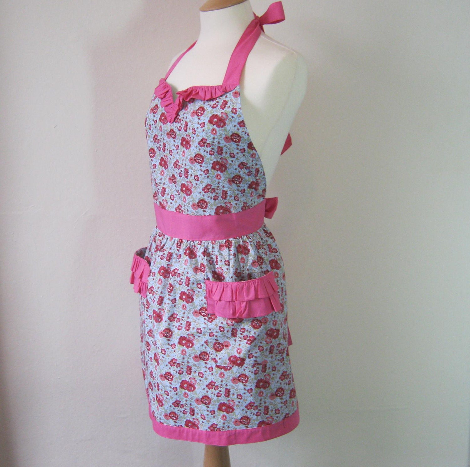 Vintage inspired 1950s apron with curve ruffle red and pink