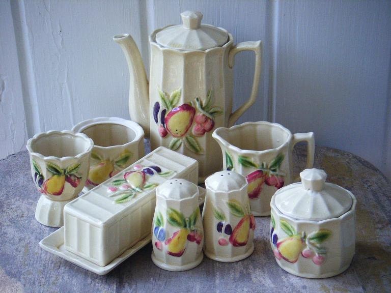 English Breakfast Tea Set. Fullsize set perfect as country