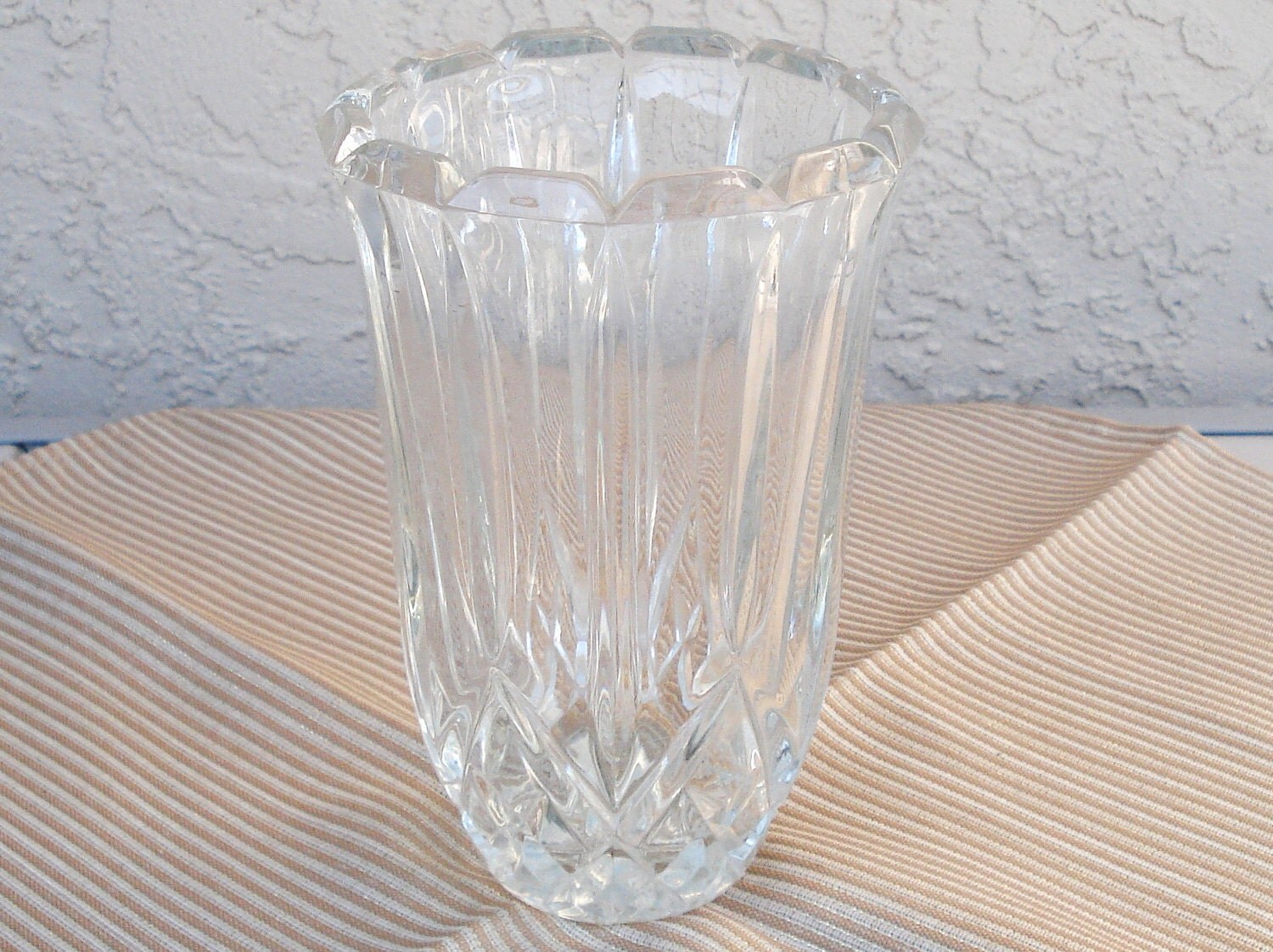 Art Glass 24 Lead Crystal Vase.