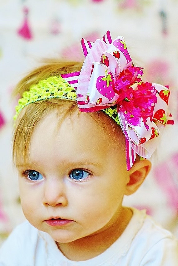 Items similar to baby hair bow...boutique ribbon hairbow Clip...infant ...