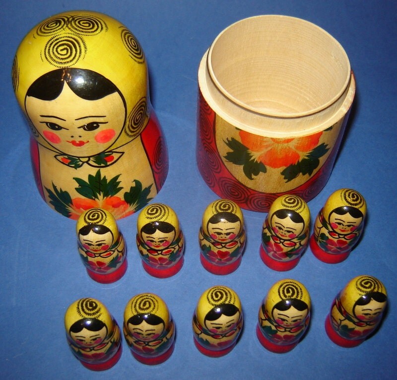 vintage wooden nesting dolls