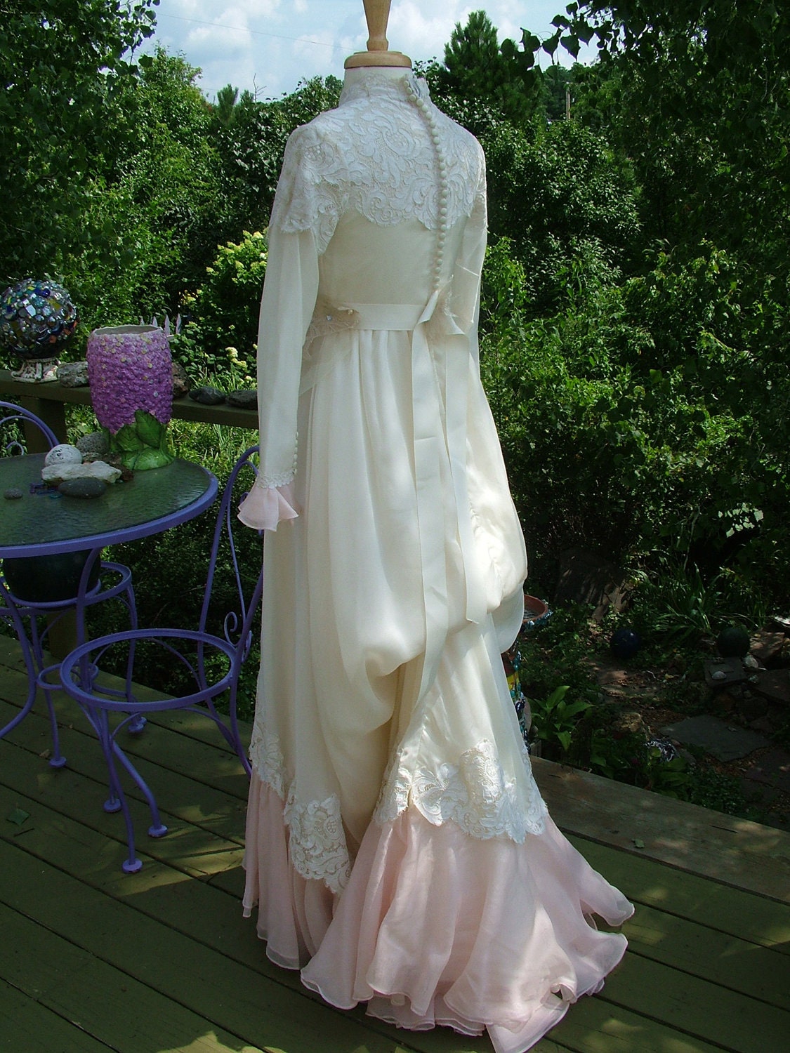 Top 1970s Vintage Wedding Dresses For Sale  The ultimate guide 