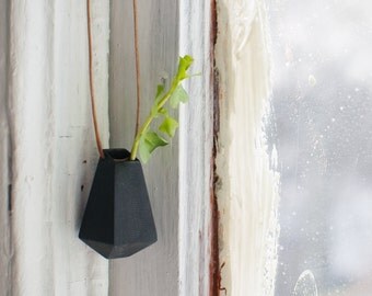 Geometric Planter, Black: A Wearable Planter