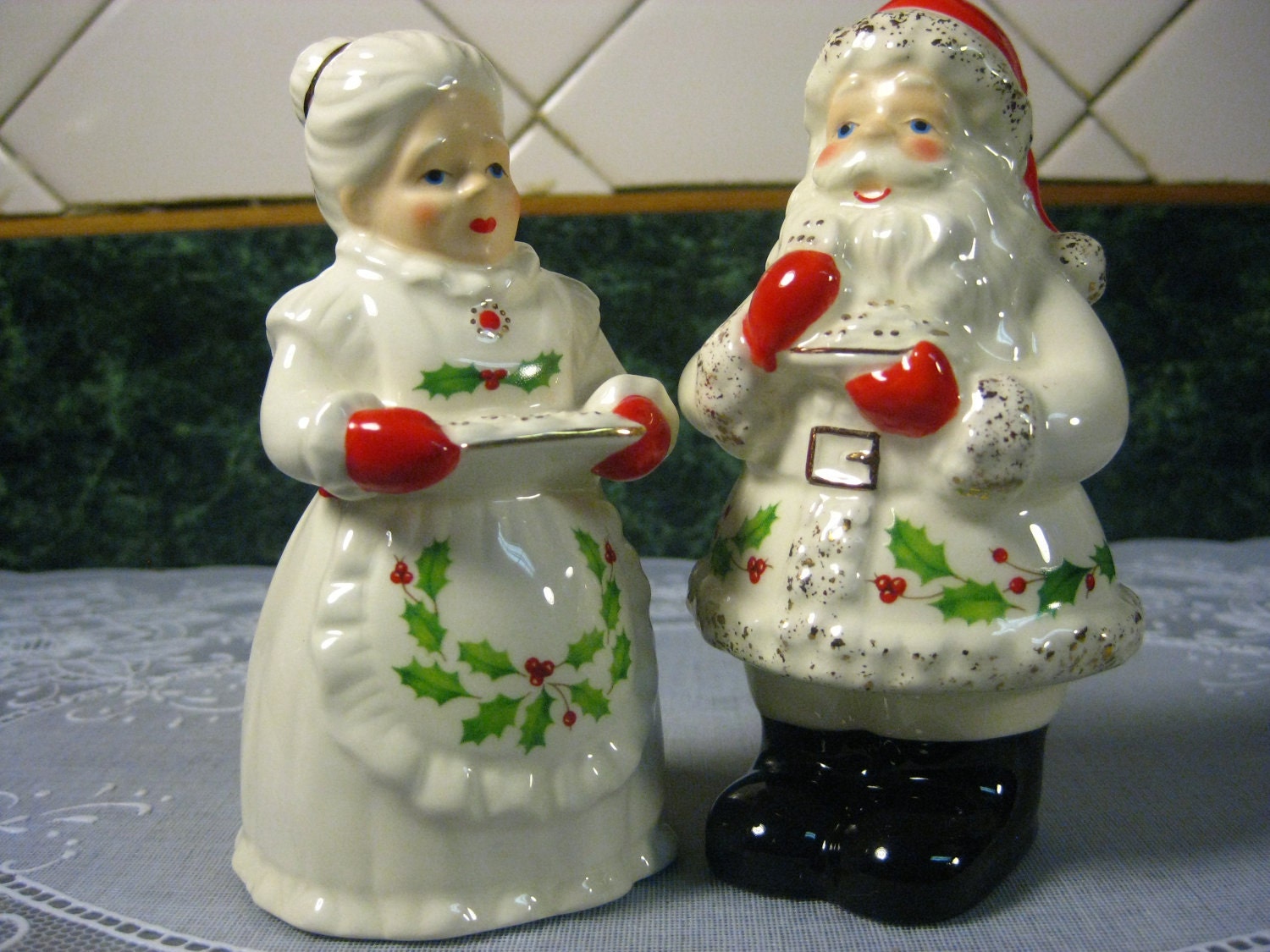 Vintage Christmas Salt And Pepper Shakers 