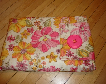 Kindle cover in a fun Pink Flower Print