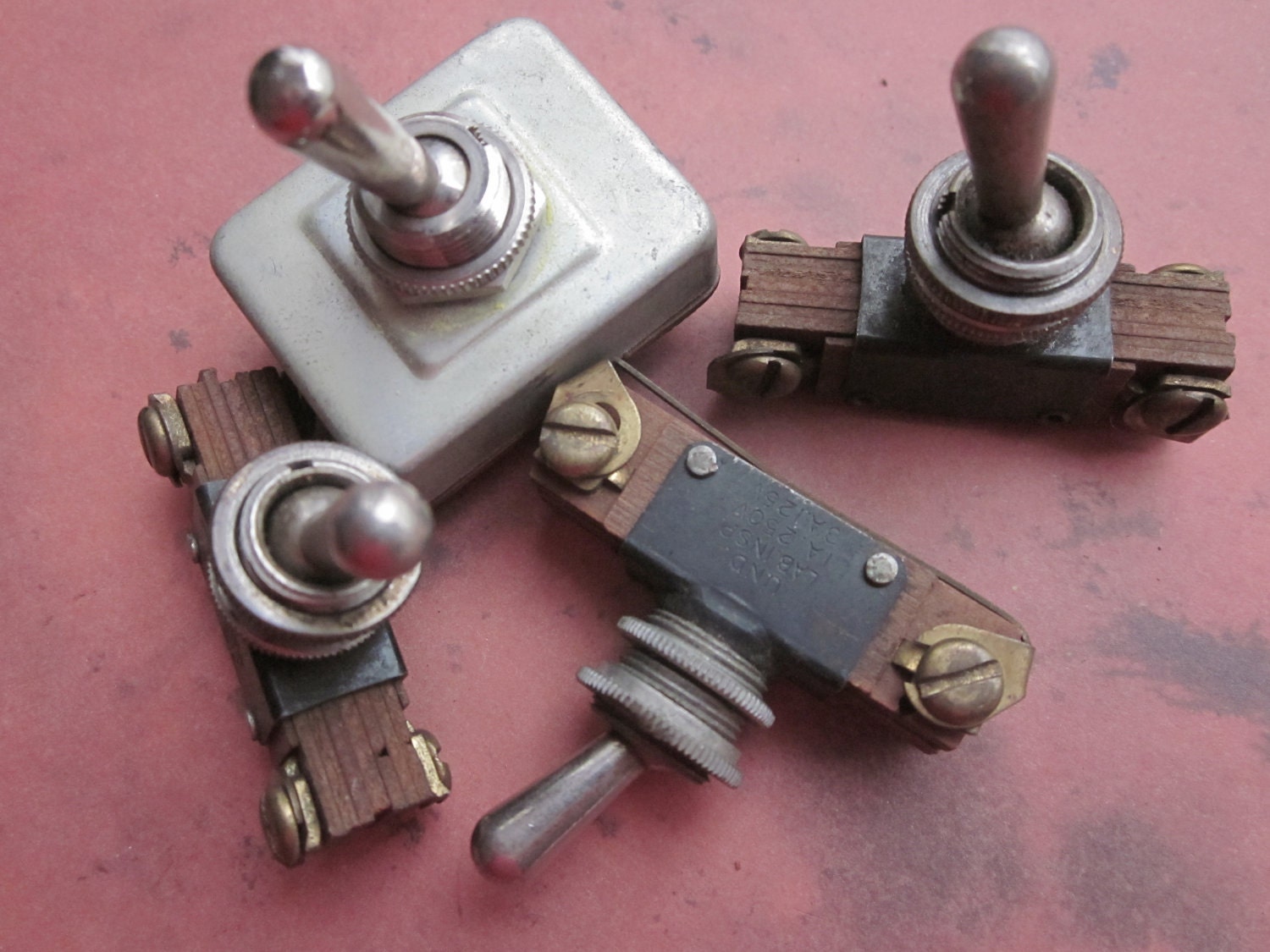 1 Vintage On/Off Toggle Switch