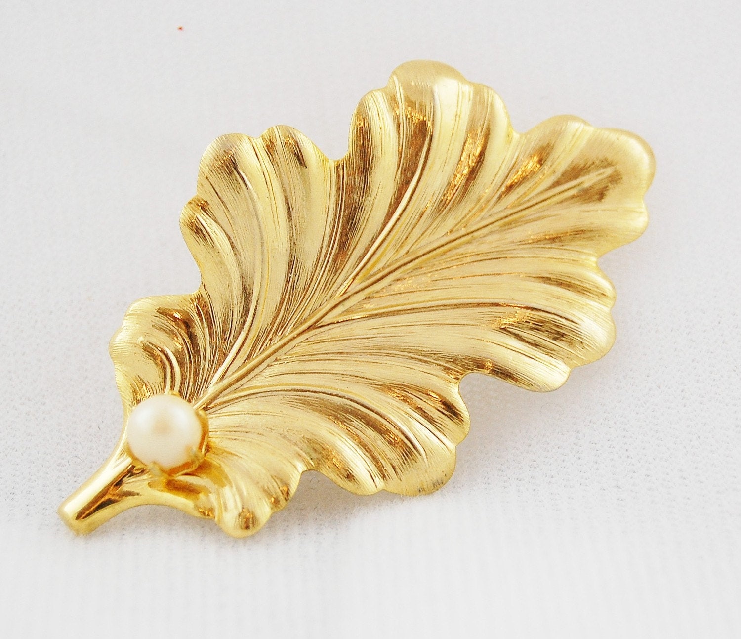 Vintage Gold Leaf Brooch With Pearl 6538