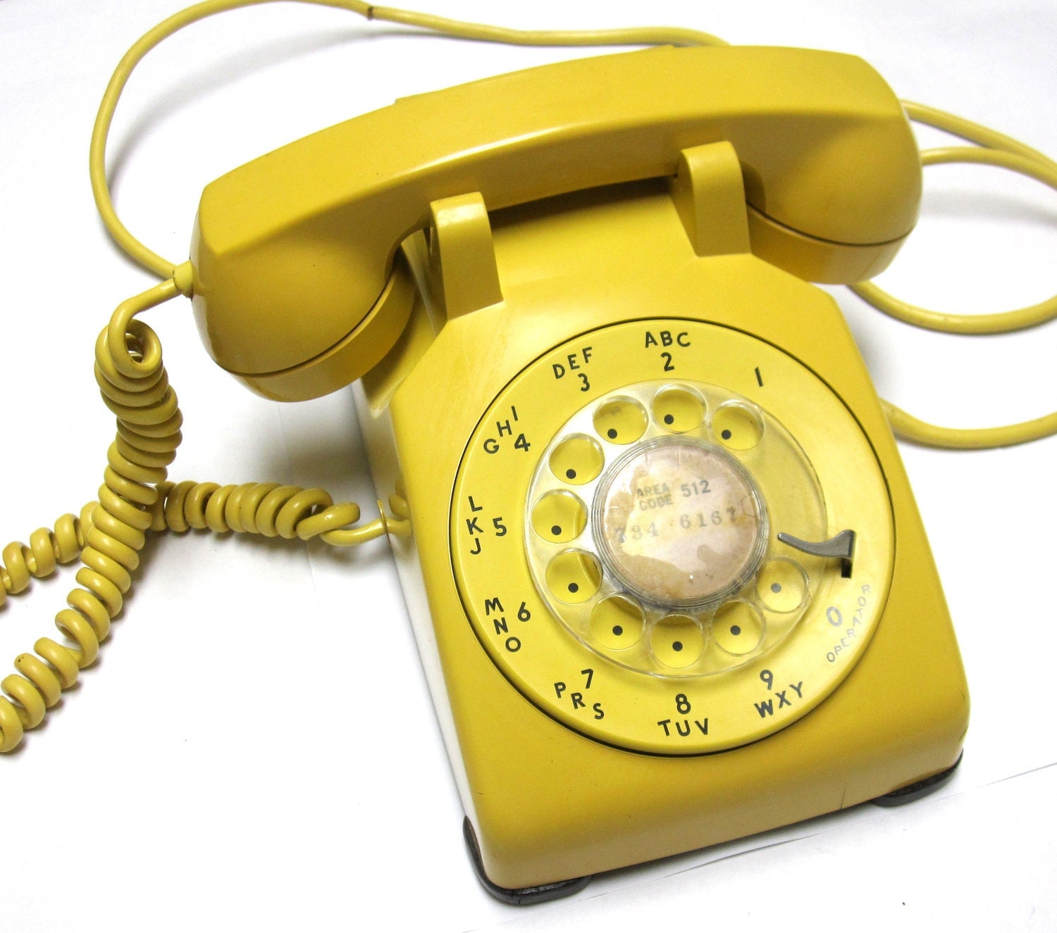 Версия телефона пока. Желтый телефон. Аппарат телефонный желтый. Телефон Винтаж. Пока телефон.