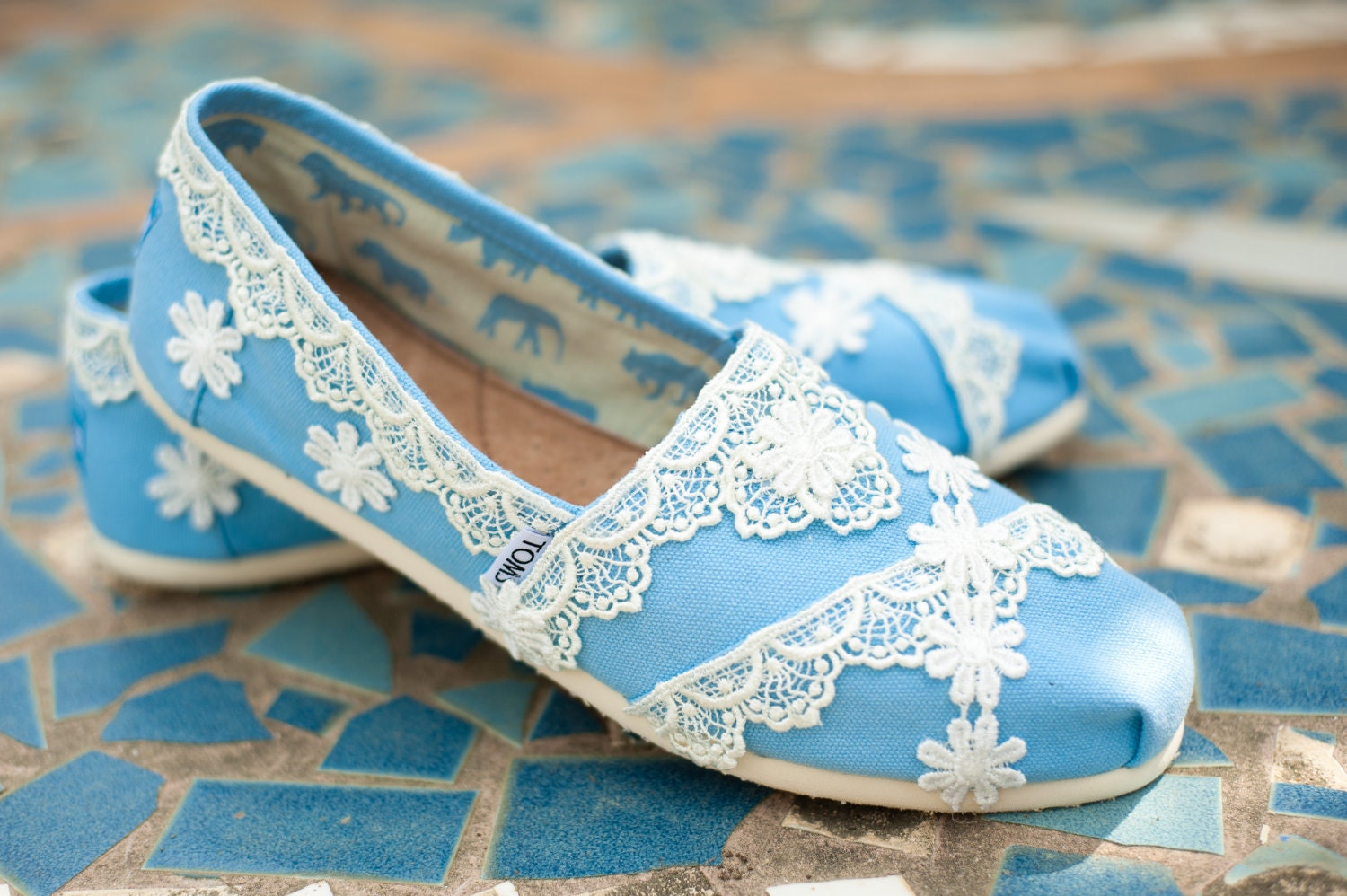 Toms lace wedding shoes About TOMS Wedding Shoes. TOMS wedding shoes collection has something for everyone. Sandals are the perfect wedding shoe for the beach bride or destination wedding. Lace slip-ons are perfect women’s wedding shoes for dancing the night away. Walk down the aisle in TOMS wedding wedges.
