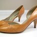 vintage 80s high heels MUSTARD Yellow cut out flower LEATHER PUMPS boho 9