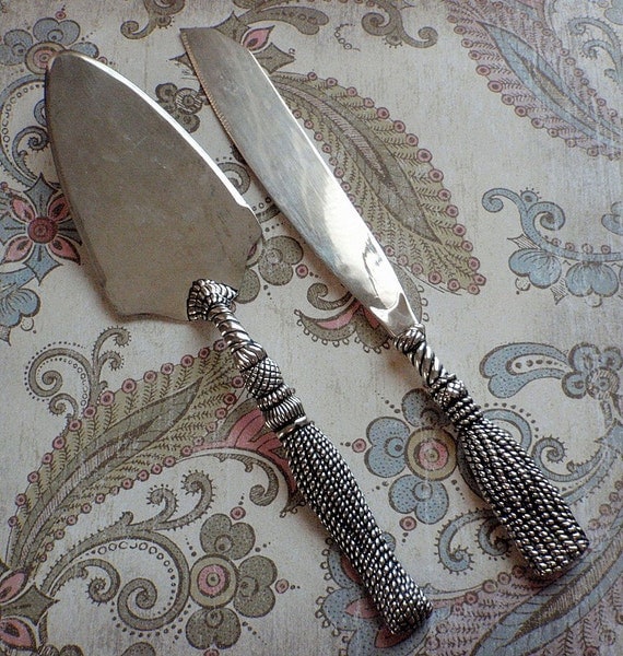 SILEA Vintage Silver Takes the Cake Braided Knife and Server