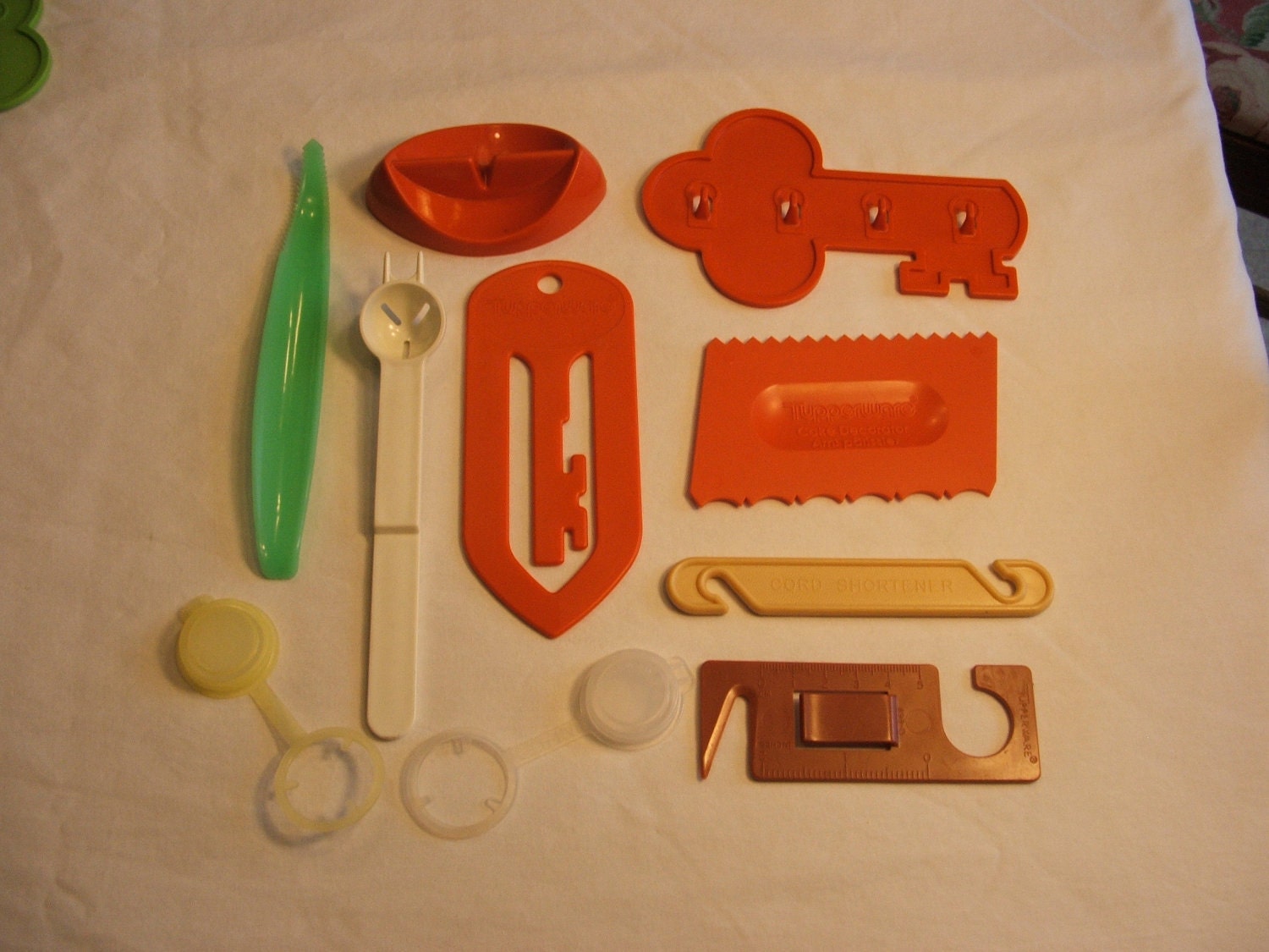 vintage bottle cutter Lot Gadgets Tupperware Vintage by 10 Utensils of or Next2New Items vintage bottle cutter Lot Gadgets Tupperware Vintage by 10 Utensils of or Next2New Items