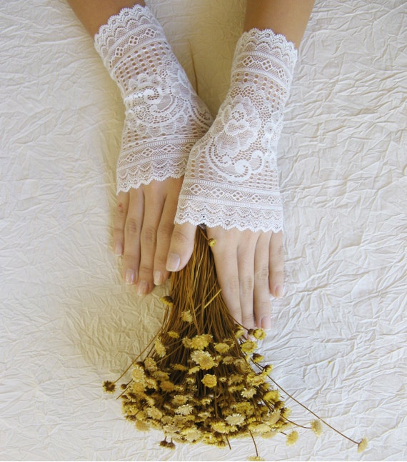 Items similar to White lace gloves bridal gloves lace gloves fingerless