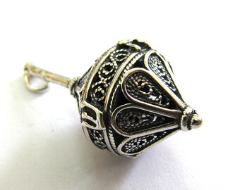 Sterling Silver Dreidel Pendant, Filigree, Hanukkah Gift, Jewish Jewelry, Artisan Judaica, Hanukkah Game, Deidels - Free Shipping ID937