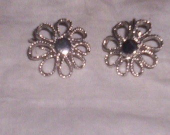 vintage clip on earrings silvertone flower