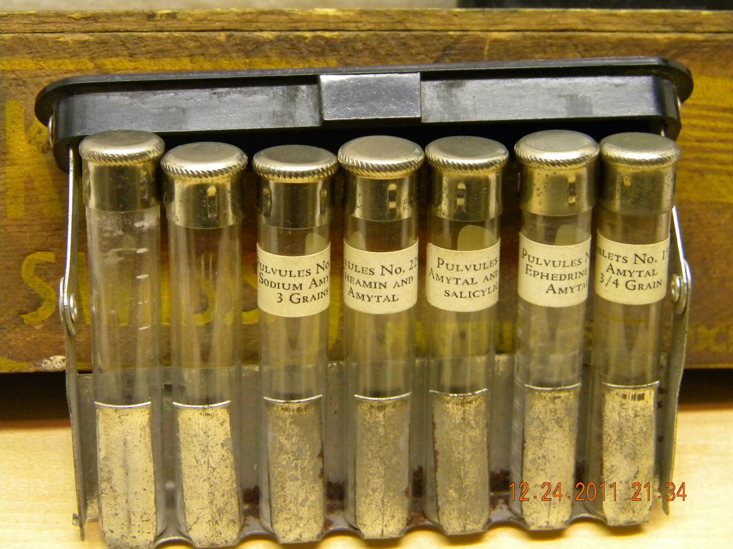 WW1 medical kit military drug vials