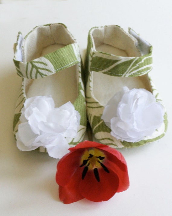 Items similar to Baby Shoe, Mary Jane Spring Green Print with White