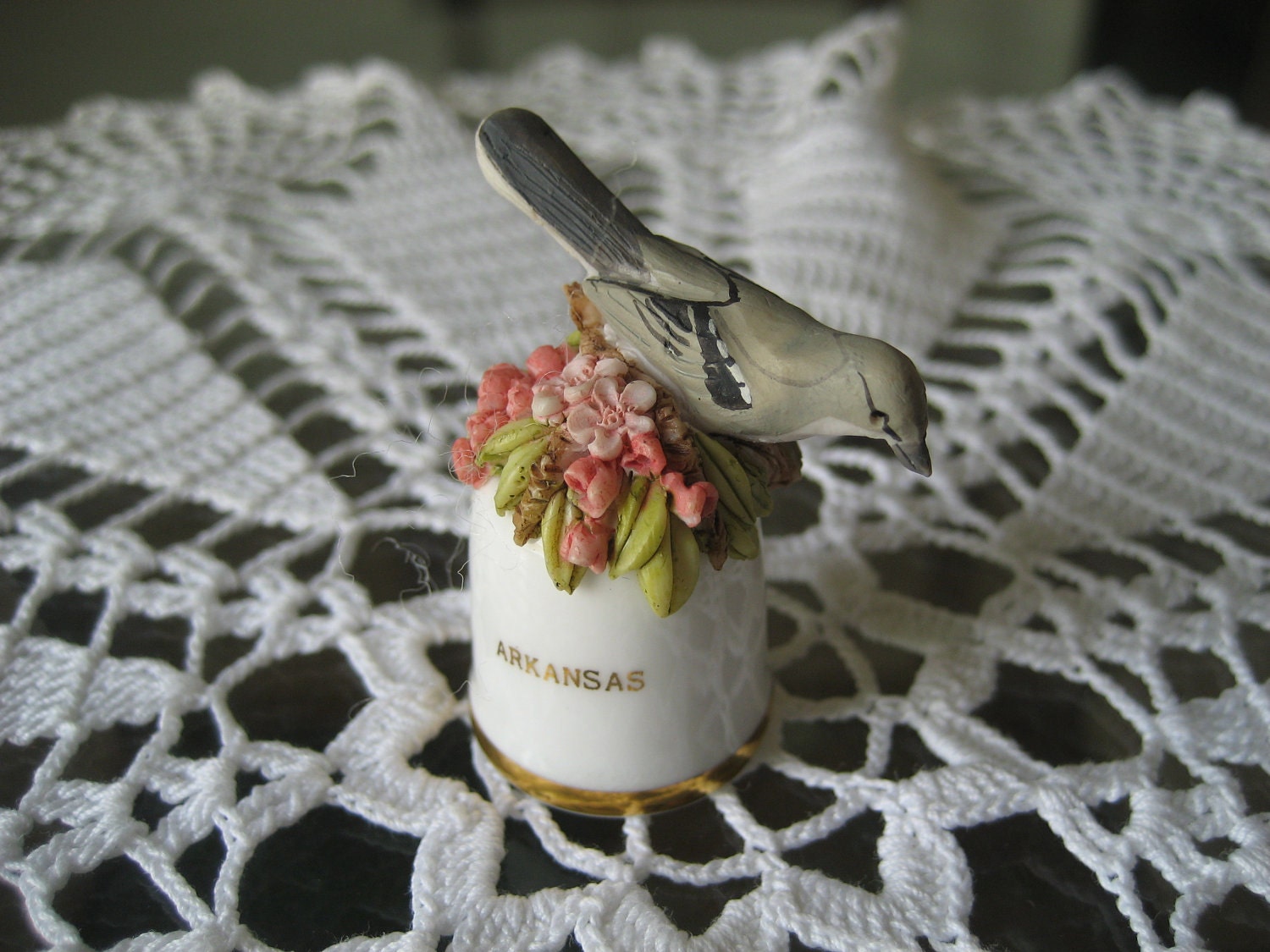 Vintage Arkansas State Bird and Flower Thimble Sutherland