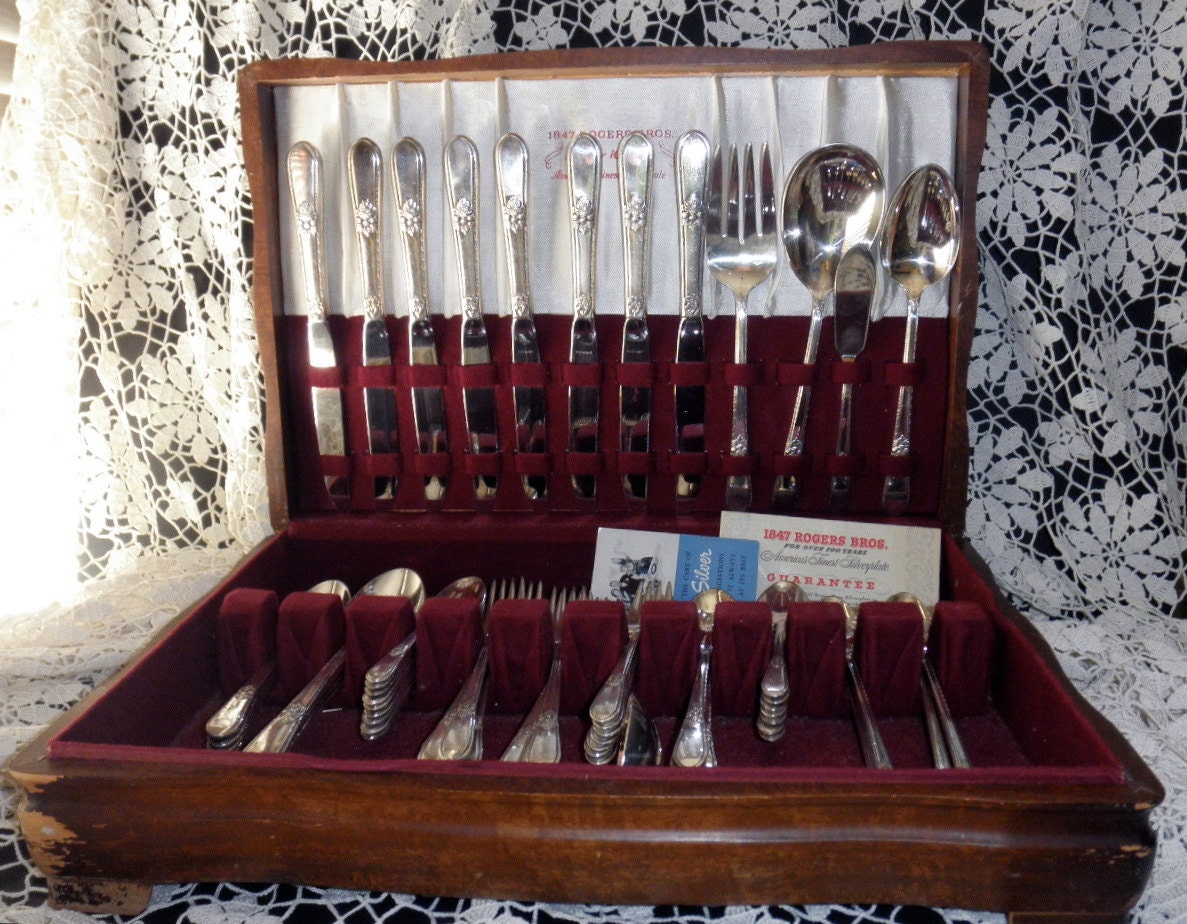 66 piece vintage set of 1847 Wm ROGERS Silver Plate FLATWARE
