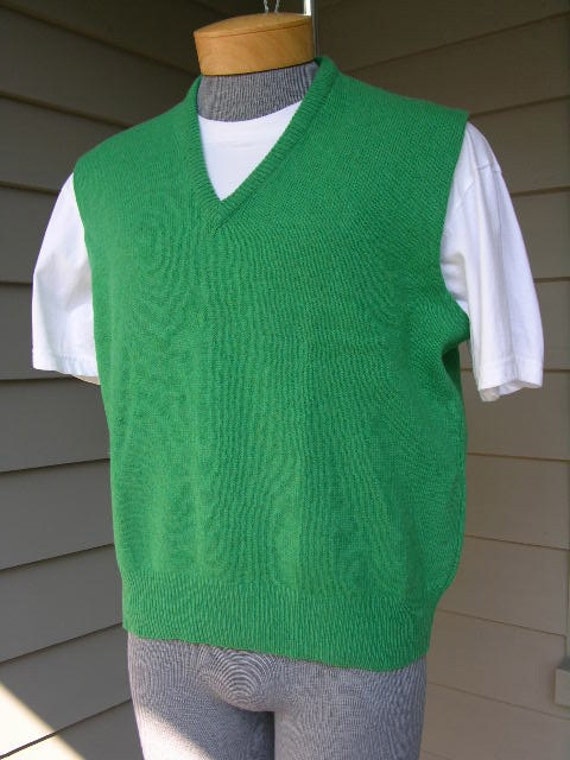 vintage 1960's Men's wool Sweater vest. Kelly Green