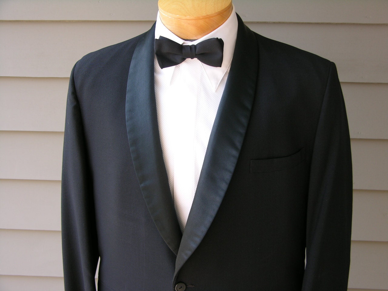 vintage 1960's Men's Tuxedo jacket. Sack cut. Black