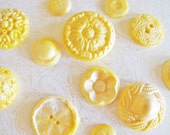 25 Amaretto Chocolate Buttons: Yellow Starlight Il_170x135