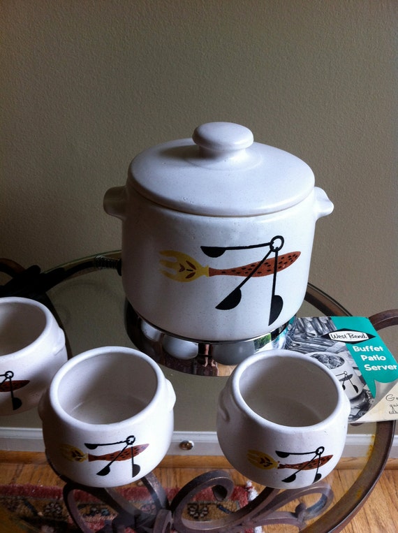 Vintage hot serving dish West Bend bean pot patio party