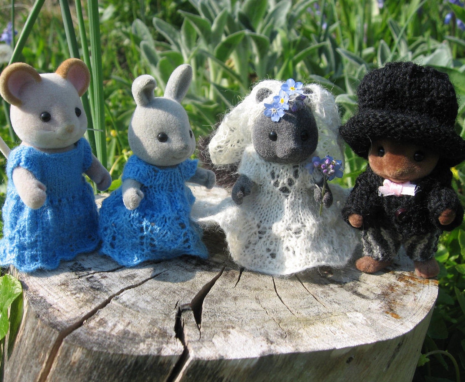 Knitting pattern for Sylvanian Families and Calico Critters