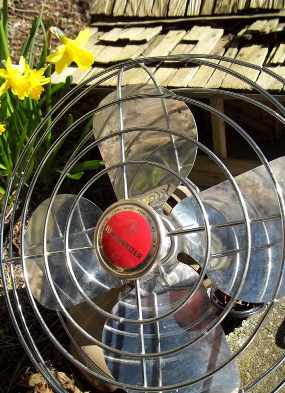Vintage 1960's Toastmaster desk fan