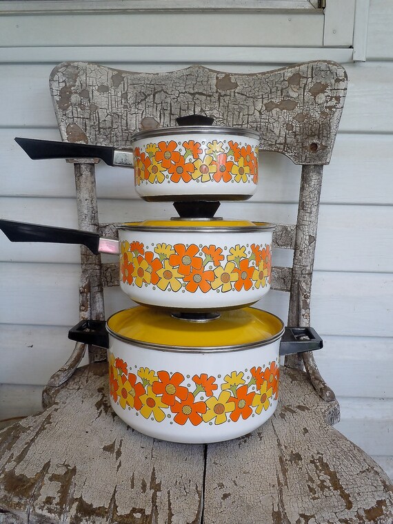1970s Vintage Retro Kitchen Cookware / Pots And Pans Cooking