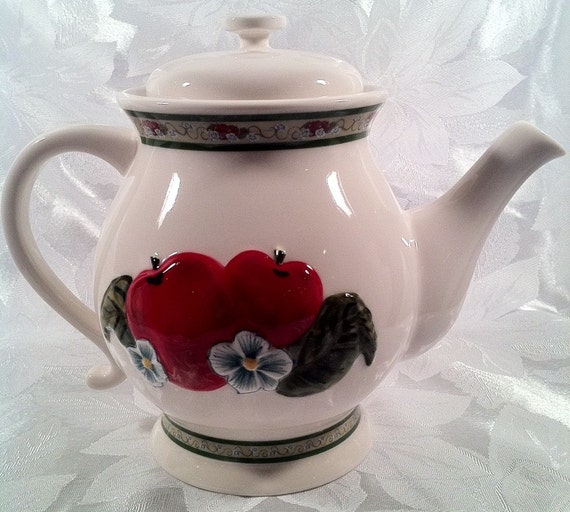 Classic Country Apple Teapot