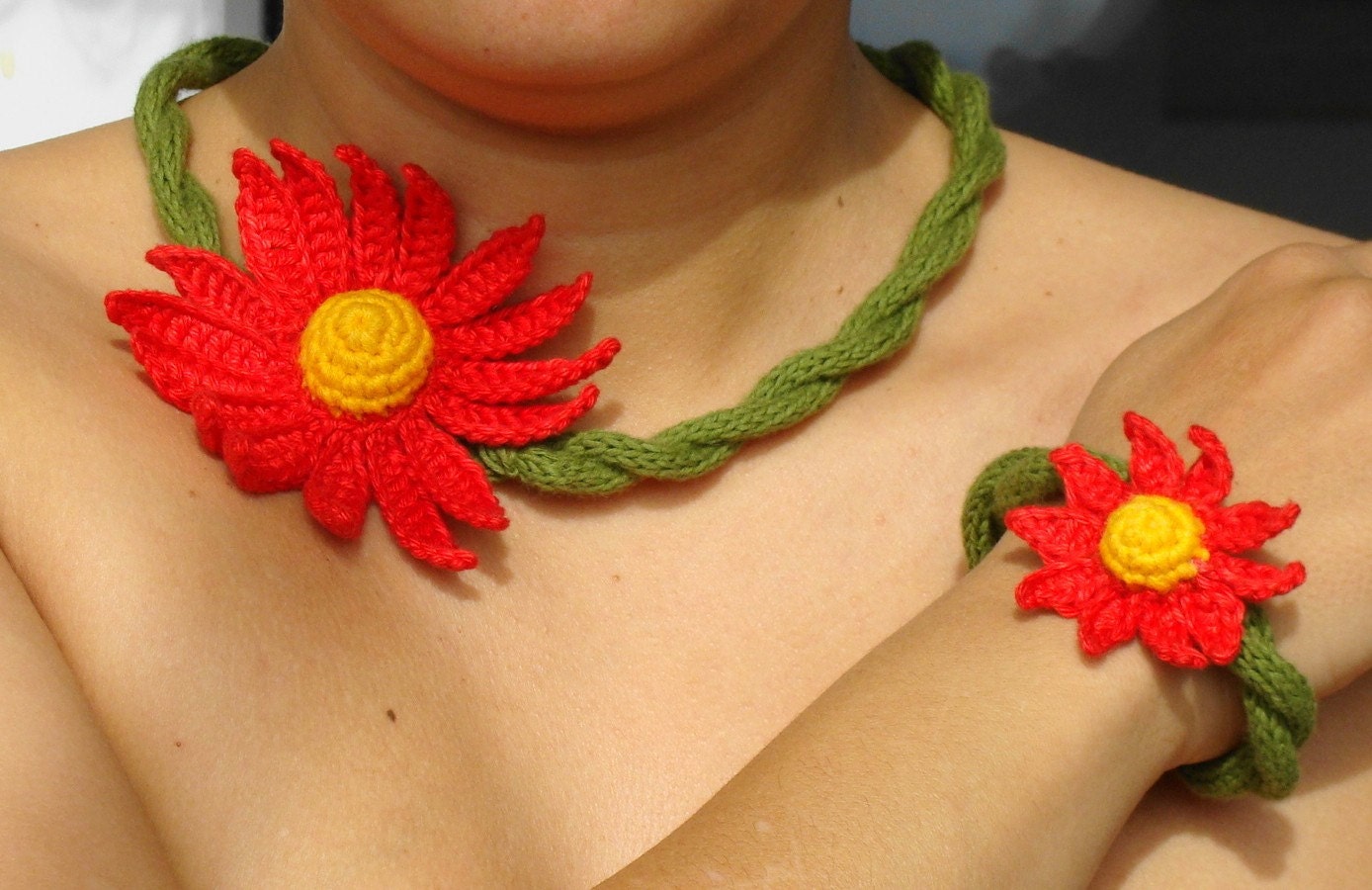 Crochet Flower Choker Necklace and Bracelet set Gerbera by zolayka