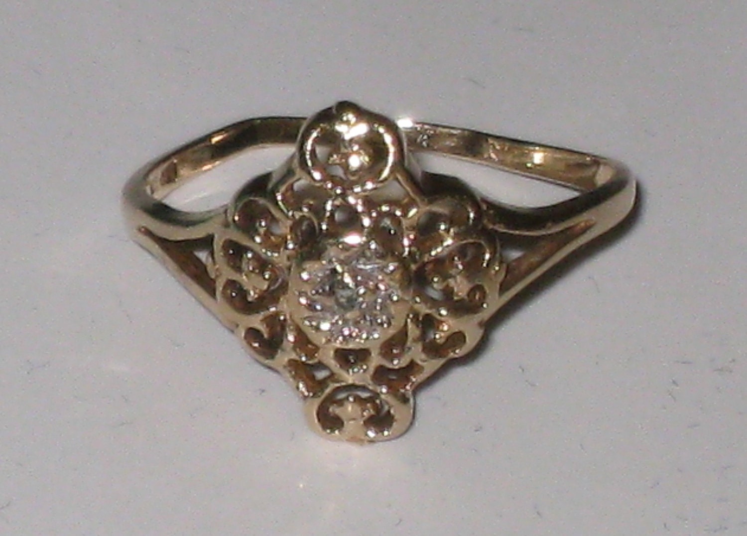 Antique 10KP Solid Gold Filigree Ring w/ Diamond Size 6