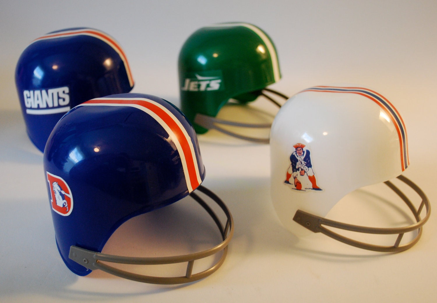 Baskin Robbins Football Helmet Ice Cream Bowls Lot of 26 NFL