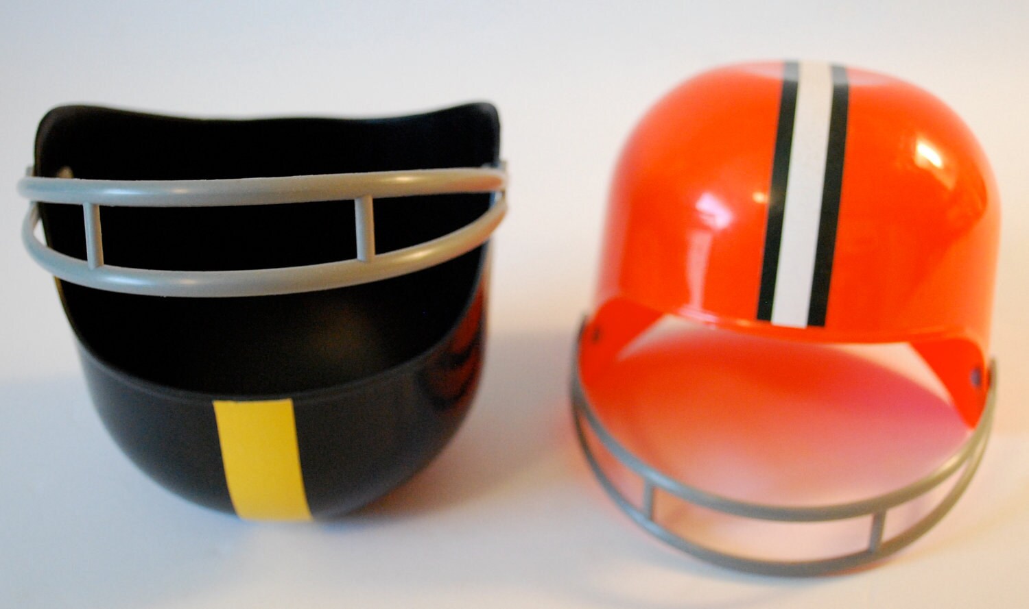 Baskin Robbins Football Helmet Ice Cream Bowls Lot of 26 NFL