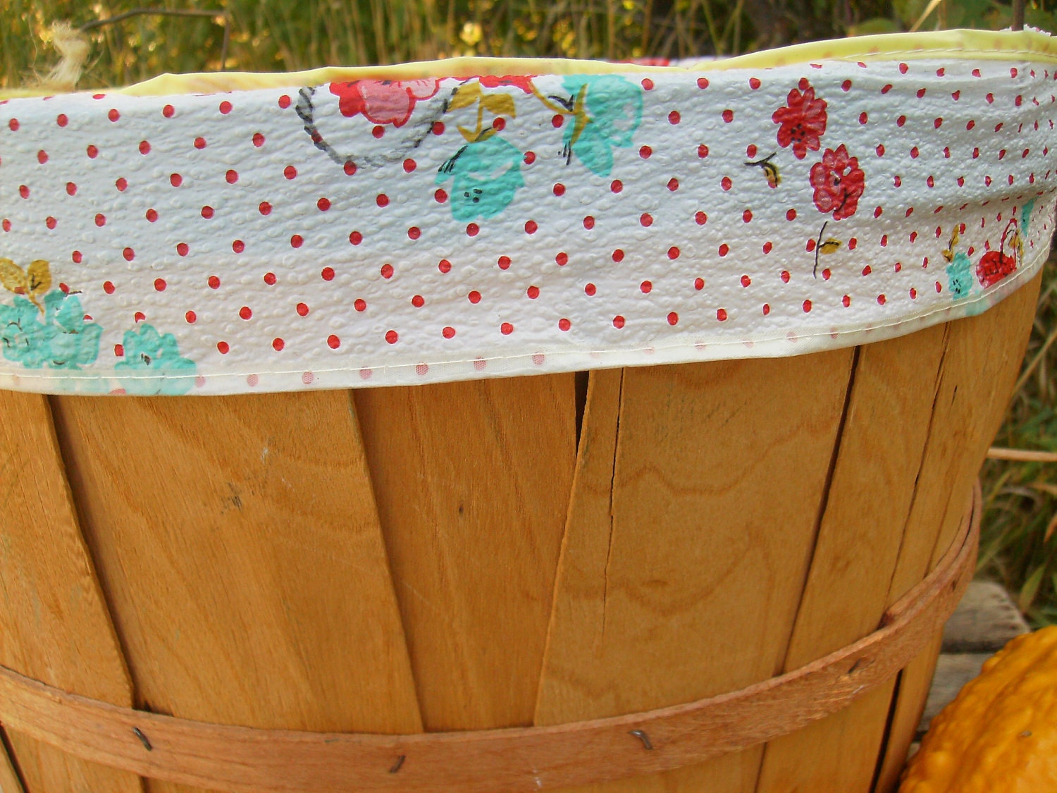 Charming Vintage Bushel Basket Laundry Basket with Liner