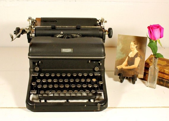 Items similar to Vintage Typewriter Royal KMM Magic Margin, 1940's on Etsy