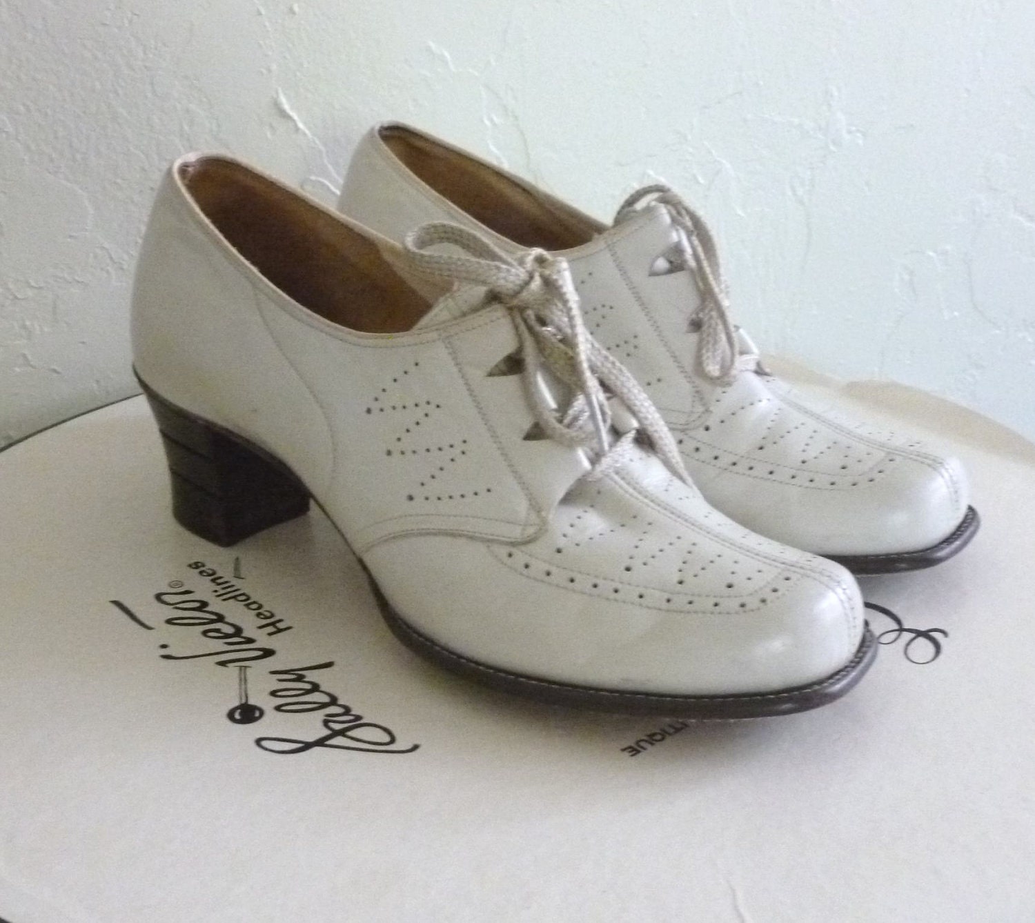 Vintage Shoes 1960's White Oxford Shoes British Classics 5