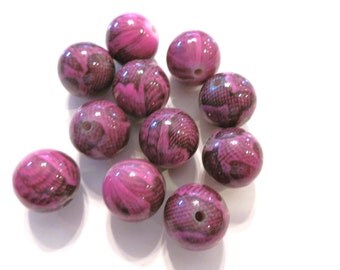 10 Fuschia Snake Reptile Acrylic Round Beads 16mm