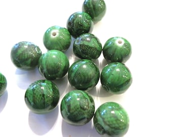 10 Green Snake reptile Acrylic Round Beads 16mm