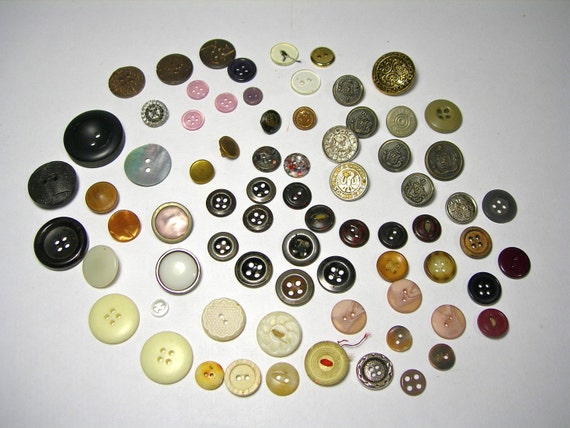 Vintage Buttons Lot 69