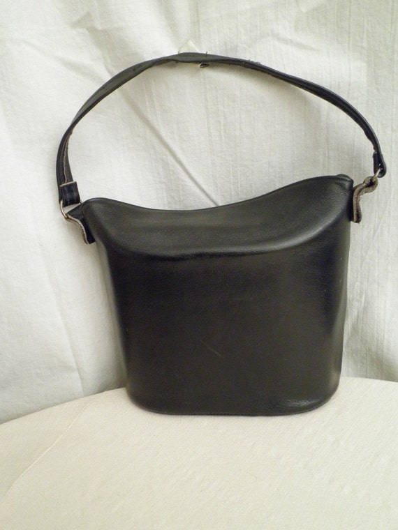 1950s Vintage Leather Bucket Bag in Classic Black by rue23vintage