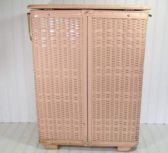 Large Pink Wicker Clothes Hamper Vintage Pearl Wick