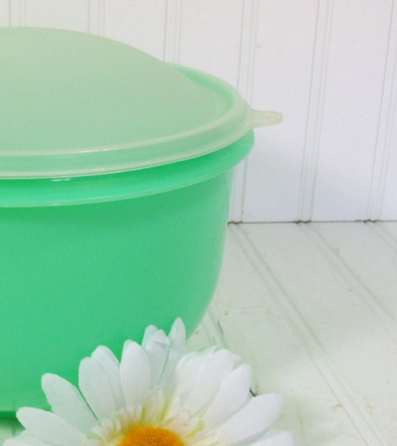 TupperWare Spring Green Lettuce Keeper Vintage Plastic 4