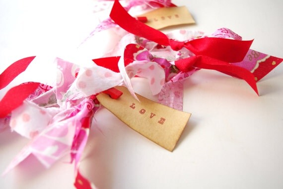 Items similar to Valentine's Day Garland on Etsy