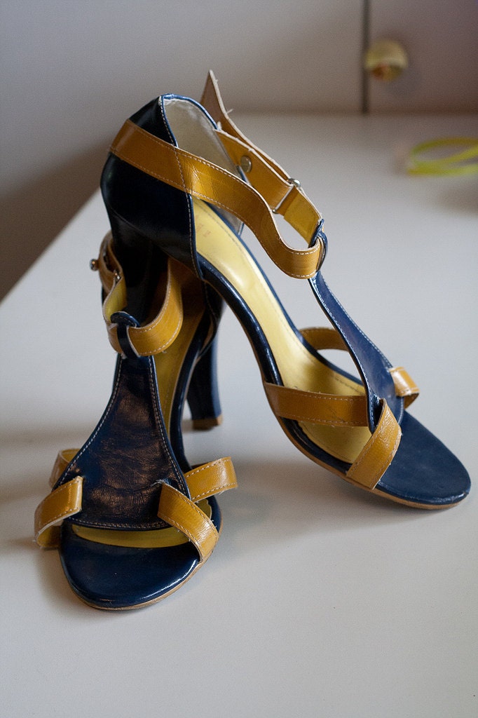 1990's Blue and Yellow Women's Shoes Size 7.5 by WiseChildVintage