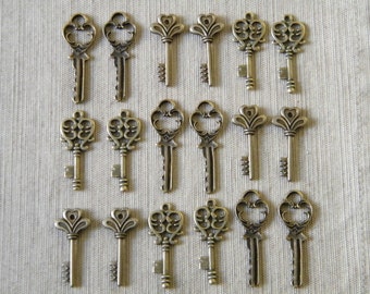 The Lost Keys - Skeleton Keys - 30 x Antique Brass Bronze Vintage Skeleton Keys Small Key Charms Set