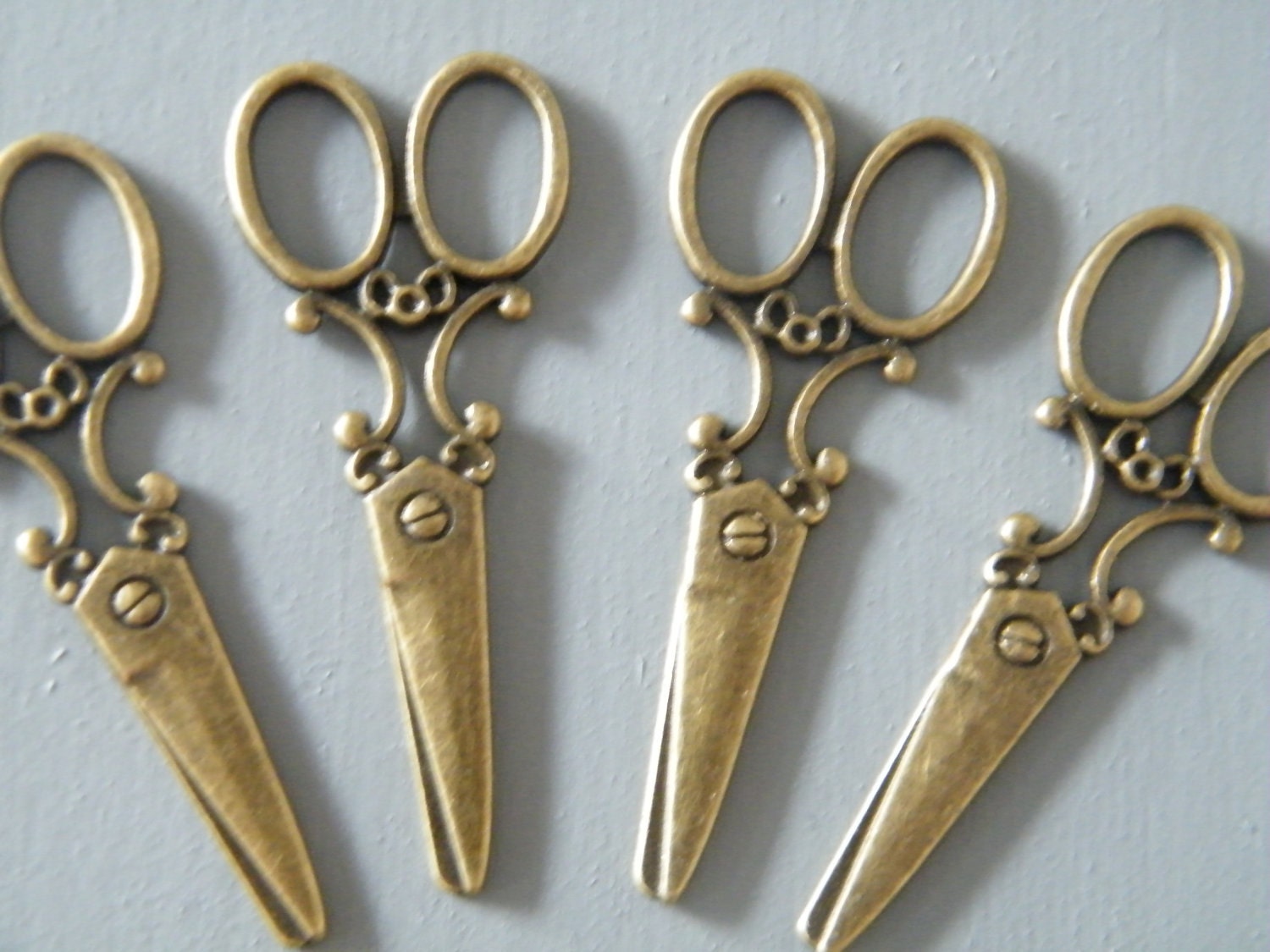 20 x Antique Bronze Brass Scissors Vintage by thejourneysend