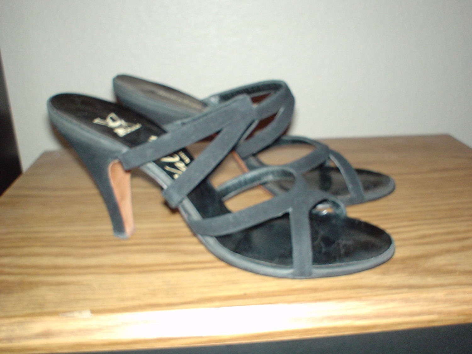 strappy slides