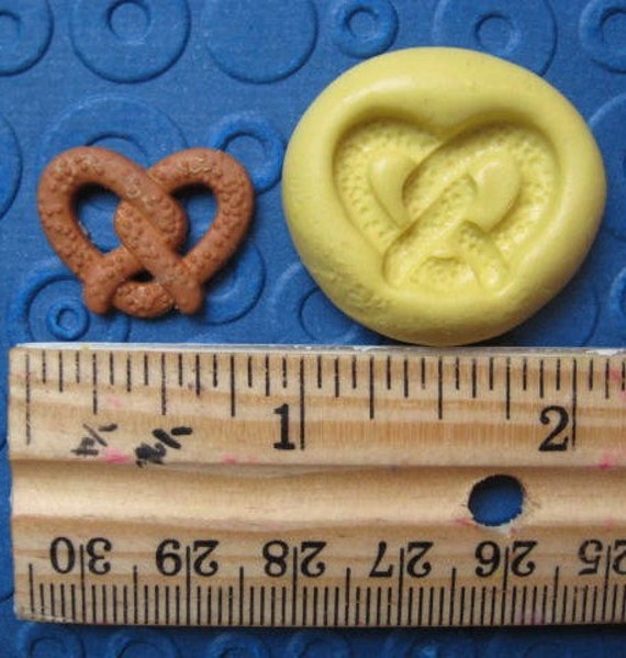 PRETZEL mold FLEXIBLE silicone silicone doll food